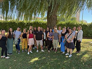 Bildtext: Gruppenfoto mit Robert und den Teilnehmern des Kindergarten Augasse, Graz.