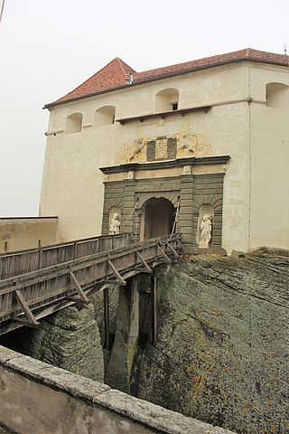 Bildtext: Burgtor Veste Riegersburg.