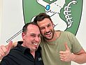 Bildtext: Robert und Paul mit Daumen hoch