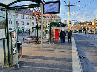 Bildtext: sprechende Anzeige bei Regionalbussen.